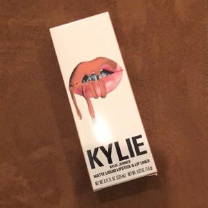 Kylie Cosmetics Apricot Matte Liquid Lipstick Set